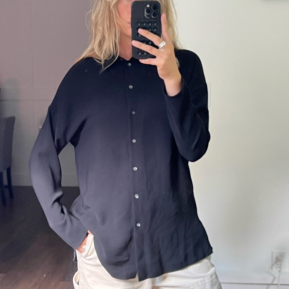 Black aritzia blouse - Picture 2 of 4